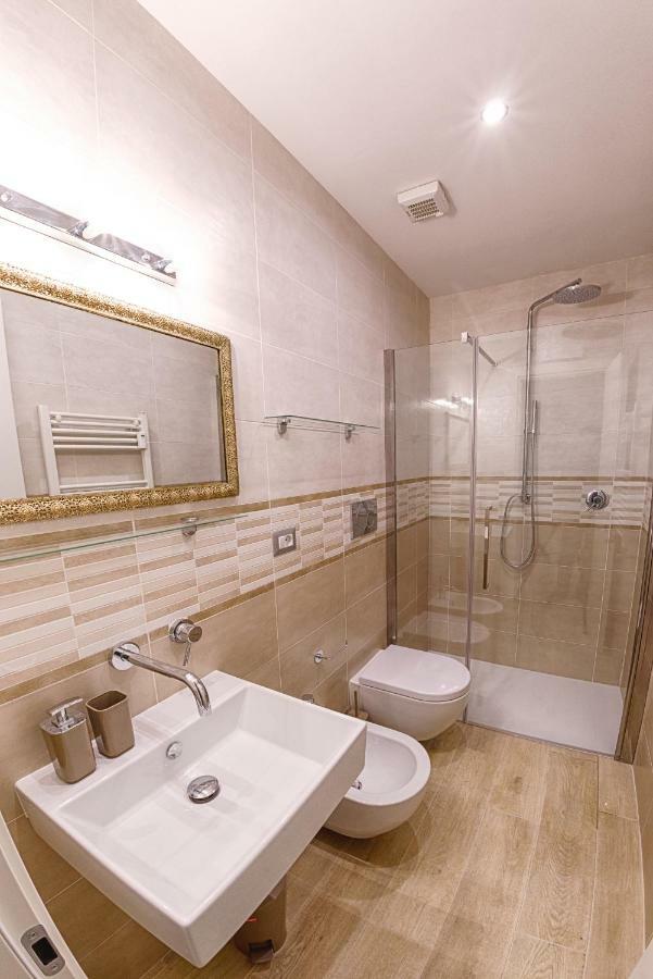 Modern Apartment Near Colosseum ローマ エクステリア 写真
