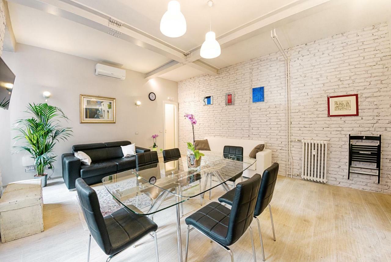 Modern Apartment Near Colosseum ローマ エクステリア 写真