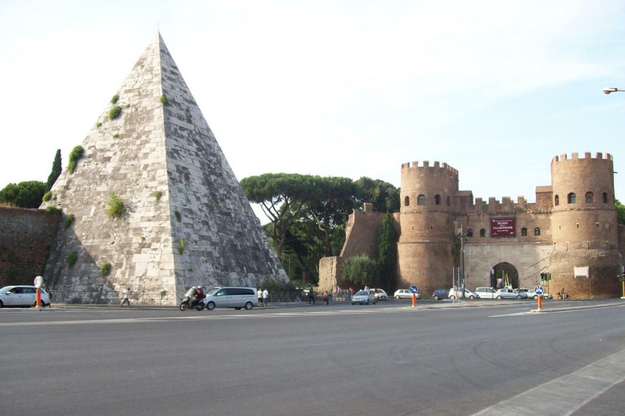 Modern Apartment Near Colosseum ローマ エクステリア 写真